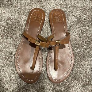 Tory Burch Tan Patent Leather Leighanne Bow Sandals size 9